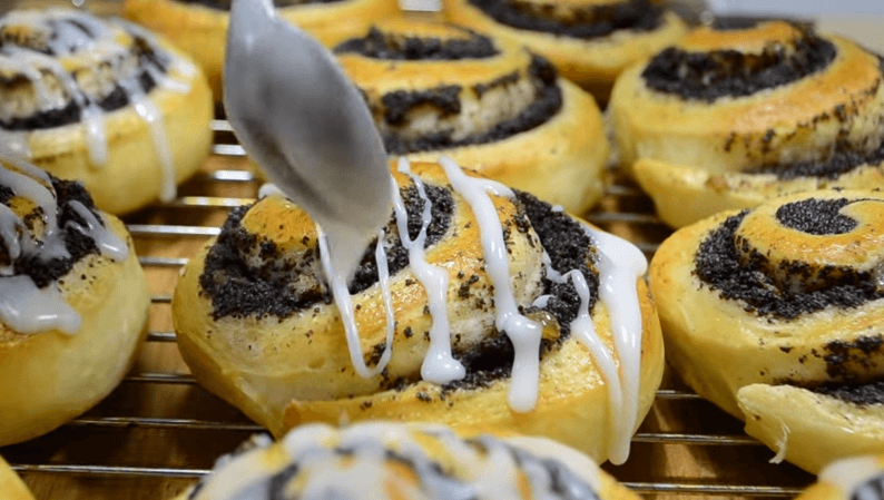 Булочки с маком. 5 вкусных рецептов маковых булочек из дрожжевого и бездрожжевого теста
