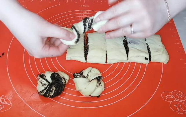 Булочки с маком. 5 вкусных рецептов маковых булочек из дрожжевого и бездрожжевого теста