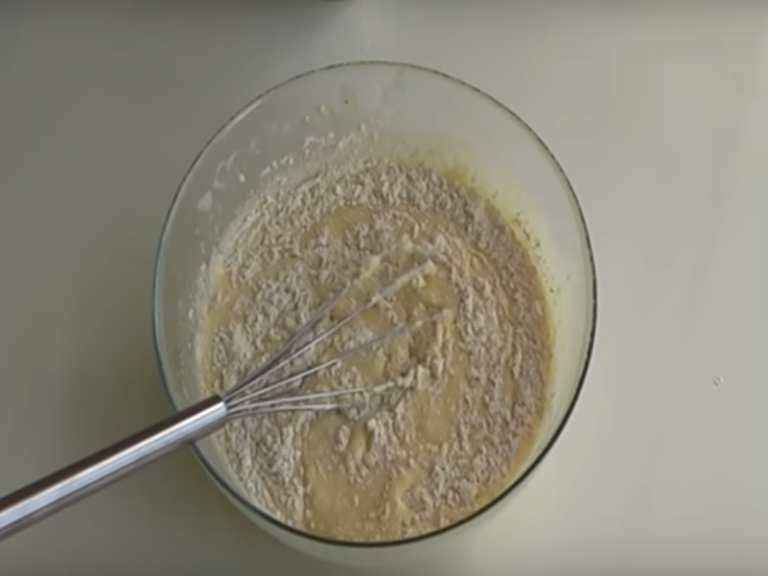 Манник на кефире – лучшие рецепты очень вкусного воздушного пирога