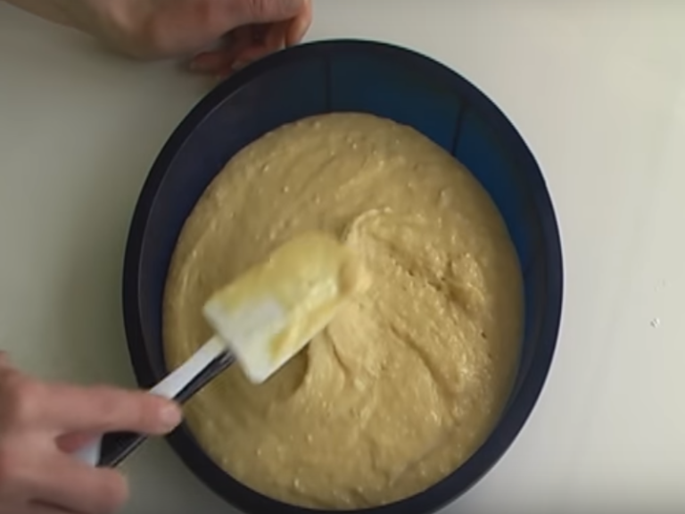 Манник на кефире – лучшие рецепты очень вкусного воздушного пирога