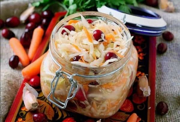 Kaпуcтa квaшeнaя: peцeпты быcтpoгo пpигoтoвлeния — oчeнь вкуcнaя