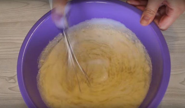 Манник на кефире – лучшие рецепты очень вкусного воздушного пирога
