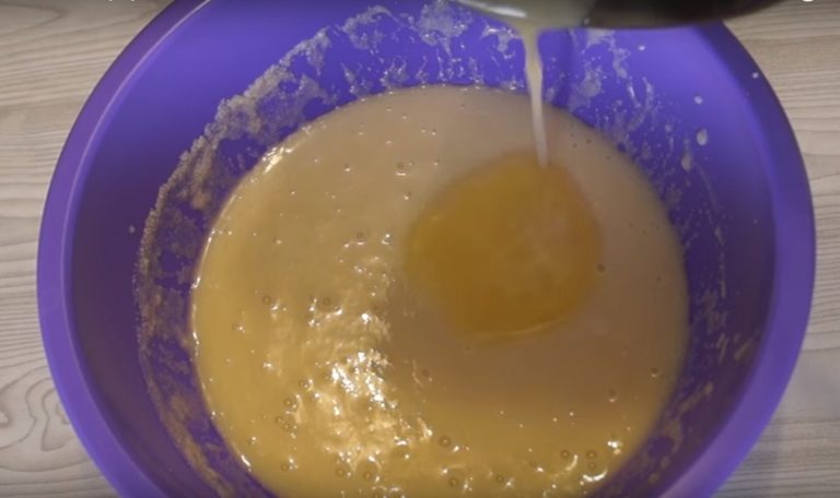 Манник на кефире – лучшие рецепты очень вкусного воздушного пирога
