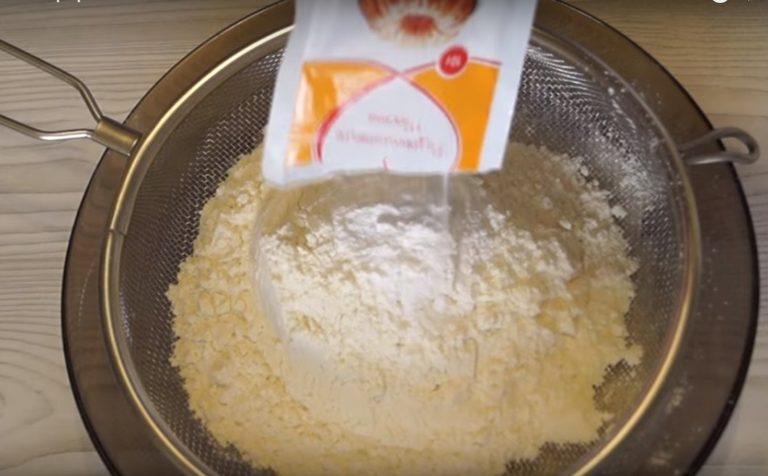 Манник на кефире – лучшие рецепты очень вкусного воздушного пирога