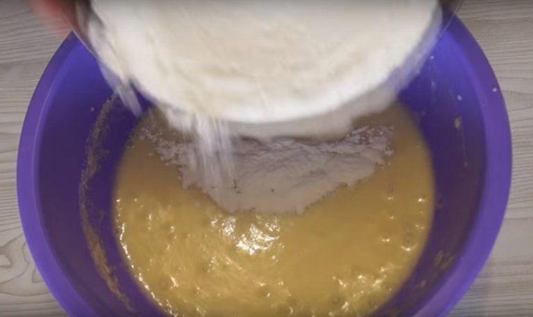 Манник на кефире – лучшие рецепты очень вкусного воздушного пирога