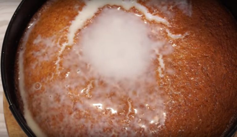 Манник на кефире – лучшие рецепты очень вкусного воздушного пирога