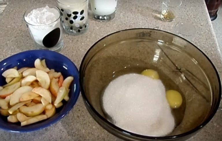 Манник на кефире – лучшие рецепты очень вкусного воздушного пирога