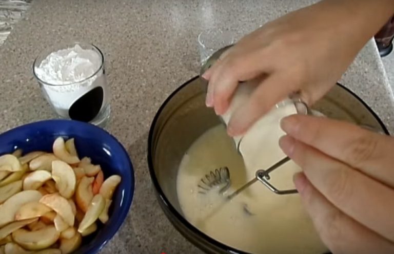Манник на кефире – лучшие рецепты очень вкусного воздушного пирога