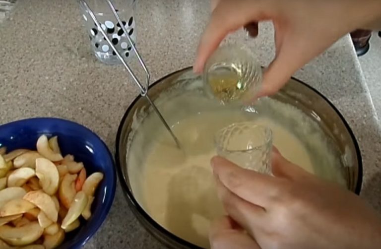 Манник на кефире – лучшие рецепты очень вкусного воздушного пирога