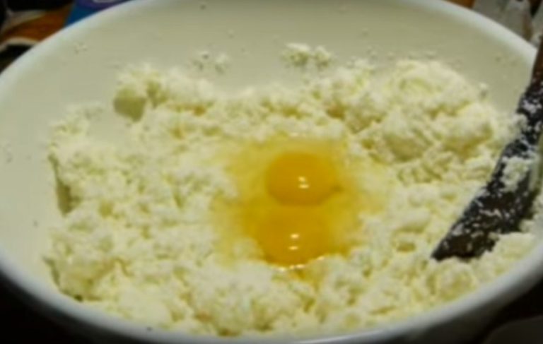 Манник на кефире – лучшие рецепты очень вкусного воздушного пирога