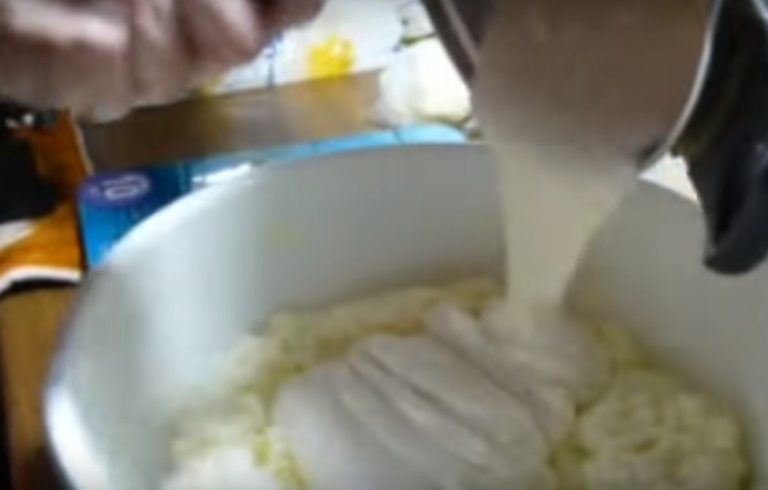 Манник на кефире – лучшие рецепты очень вкусного воздушного пирога