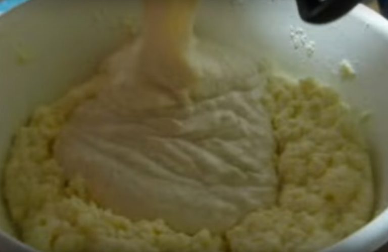 Манник на кефире – лучшие рецепты очень вкусного воздушного пирога