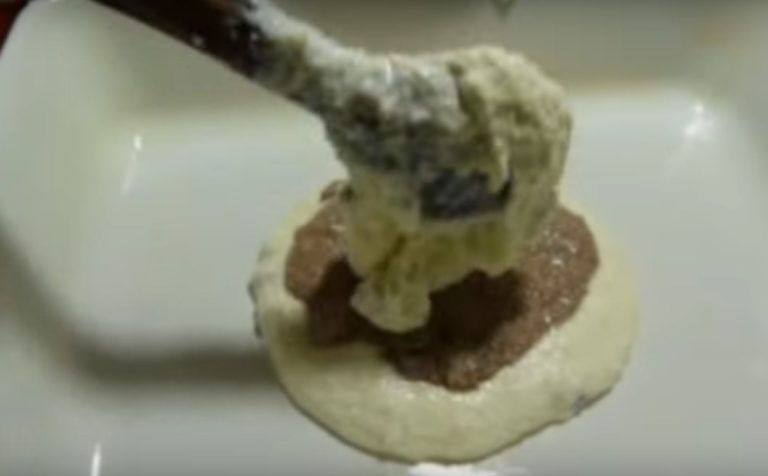 Манник на кефире – лучшие рецепты очень вкусного воздушного пирога