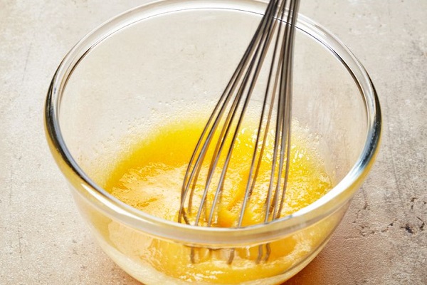 Как есть сладости и не вредить фигуре: вкуснейший творожно-ягодный рулет на скорую руку! Тренер дал добро.