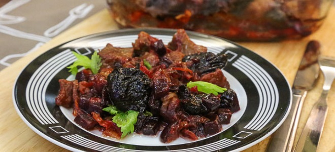 Мясо с черносливом — оригинальные рецепты вкусного горячего блюда