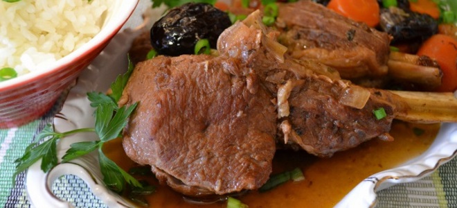 Мясо с черносливом — оригинальные рецепты вкусного горячего блюда