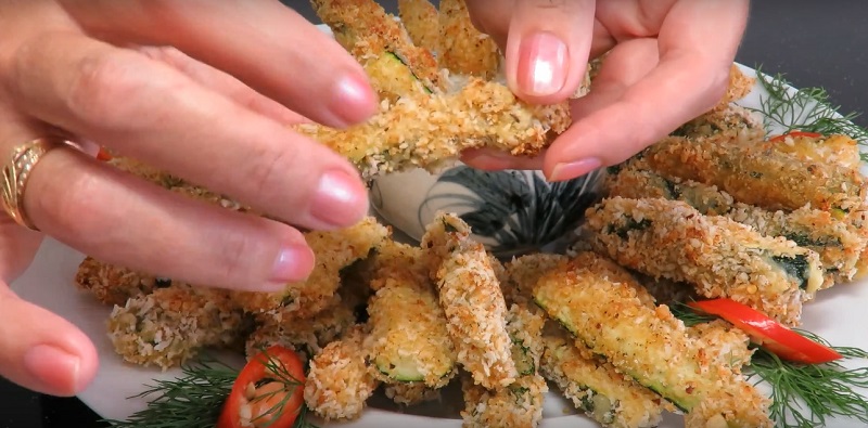 Из двух кабачков получилась потрясающая закуска! Подойдет к любому блюду…