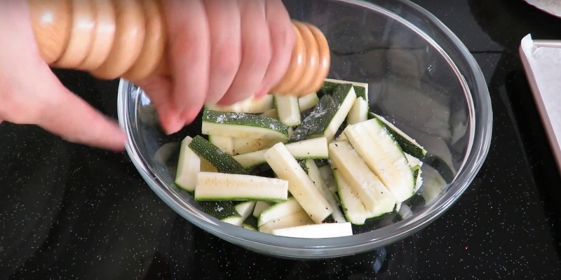 Из двух кабачков получилась потрясающая закуска! Подойдет к любому блюду…