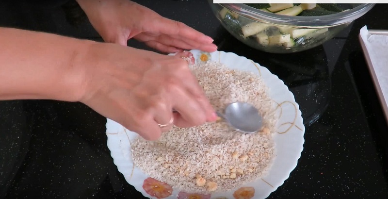 Из двух кабачков получилась потрясающая закуска! Подойдет к любому блюду…