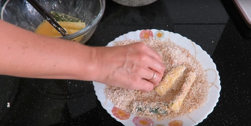 Из двух кабачков получилась потрясающая закуска! Подойдет к любому блюду…