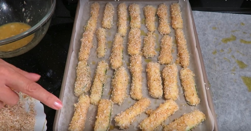 Из двух кабачков получилась потрясающая закуска! Подойдет к любому блюду…