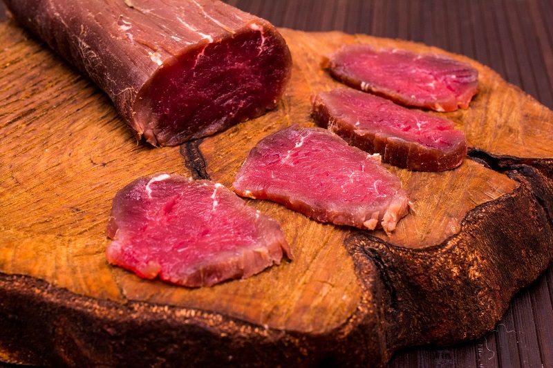 Залей мясо водочкой, а еще лучше — коньяком, и посмотри, что произойдет через 3 дня.