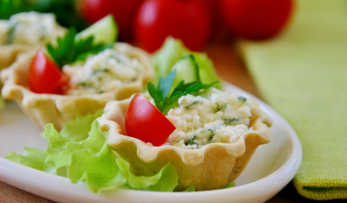 Что положить в тарталетки: 10 простых идей на любой вкус