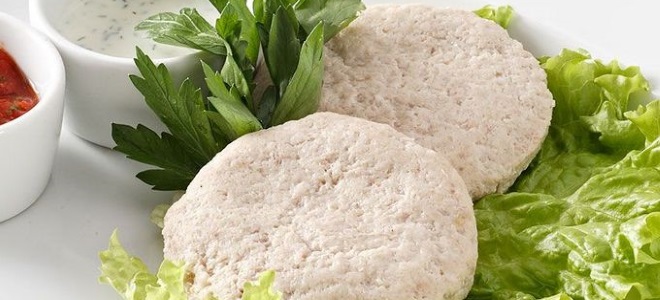 Мясные биточки — рецепты из куриного, свиного, говяжьего фарша, с подливкой и в духовке