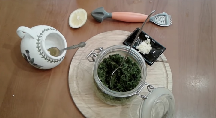 Не выкидывайте стебли укропа. Из них можно сделать кое-что очень вкусное.
