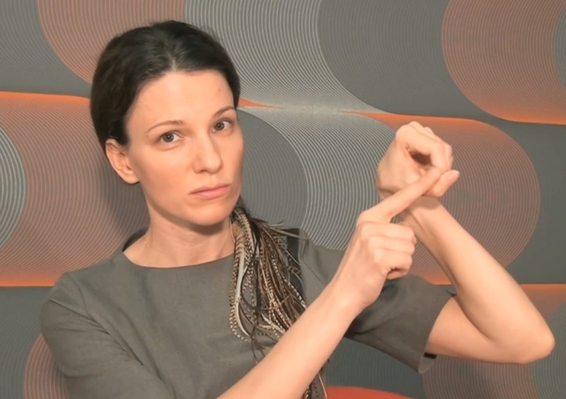 Скажи «нет» унылым брыльцам! Заставь мышцы удерживать овал лица. Четкая, подтянутая линия подбородка без операции.
