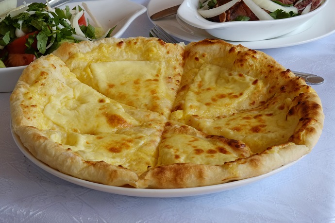 Как приготовить идеальное хачапури с сыром?