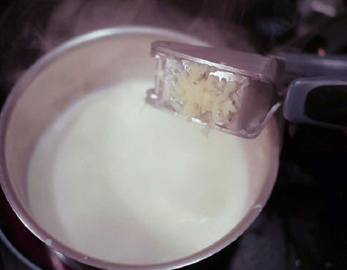 Молоко с чесноком