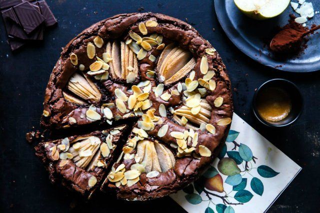 15 рецептов необычайно вкусных пирогов с грушей. Гости попросят добавки!