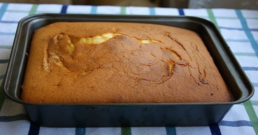 Пирожное с кокосовой стружкой
