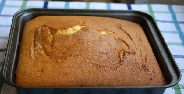 Пирожное с кокосовой стружкой