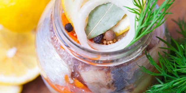 8 способов быстро и вкусно засолить селёдку