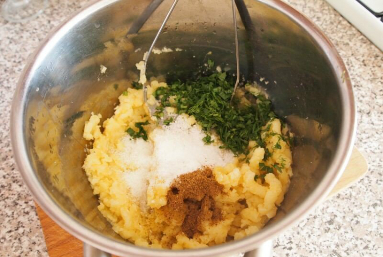 Картофельные рулетики алупатры: постная закуска вкуснее отбивных!