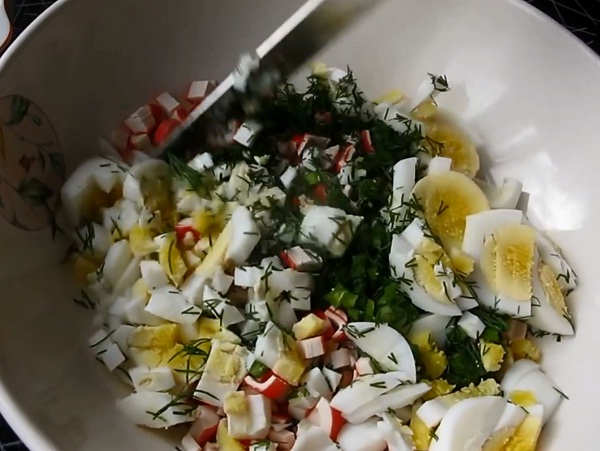 Салат с крабовыми палочками и кукурузой. Классические рецепты очень вкусного салата с крабовыми палочками