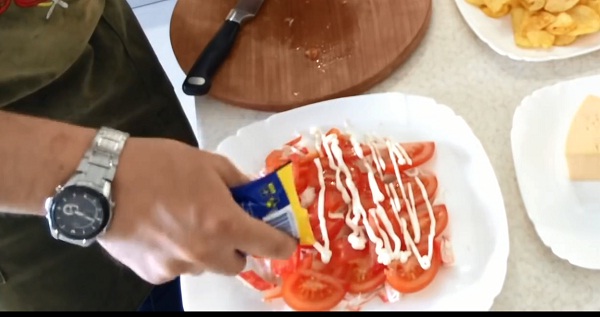 Салат с крабовыми палочками и кукурузой. Классические рецепты очень вкусного салата с крабовыми палочками