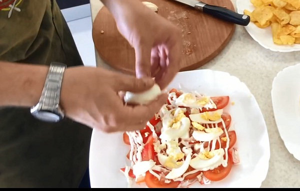 Салат с крабовыми палочками и кукурузой. Классические рецепты очень вкусного салата с крабовыми палочками