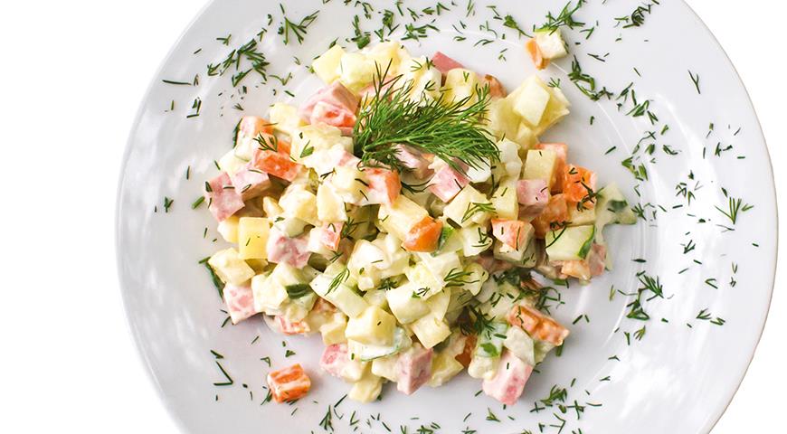 Как приготовить гениальные салаты с курицей и яблоками. И гости сыты, и яблоки не пропали