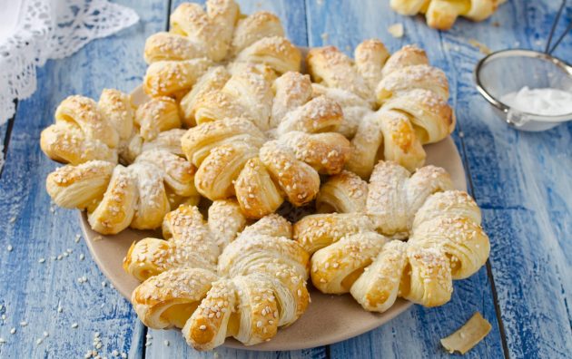 Что приготовить из слоёного теста: 20 быстрых и вкусных блюд Что приготовить из слоёного теста: 20 быстрых и вкусных блюд