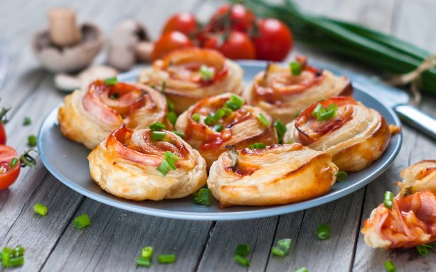 Что приготовить из слоёного теста: 20 быстрых и вкусных блюд Что приготовить из слоёного теста: 20 быстрых и вкусных блюд