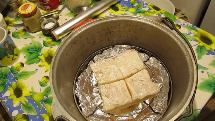 Учимся коптить сало в домашних условиях