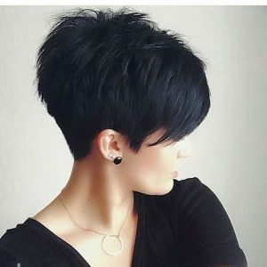 Модные стрижки на весну: 20 актуальных образов